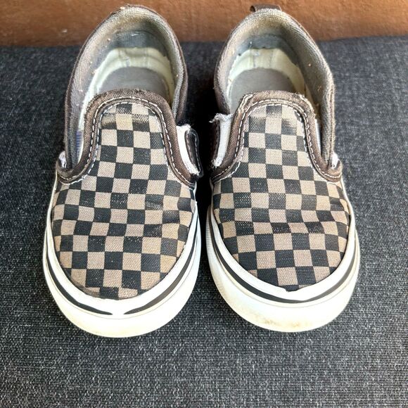 Vans Toddler Classic Slip-On V Checkerboard Shoe in Gray + Black - Picture 2 of 6